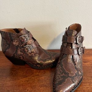 Snakeskin-like boots. Women’s 9.5. Treasure & Bond